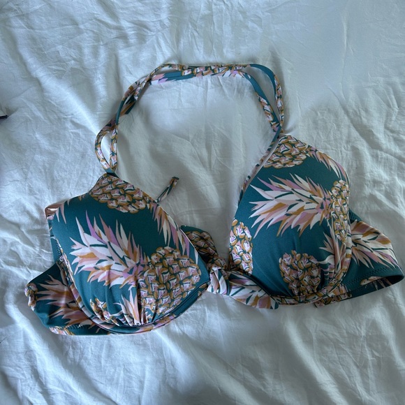 Target shade and shore bikini top never worn - Picture 2 of 4